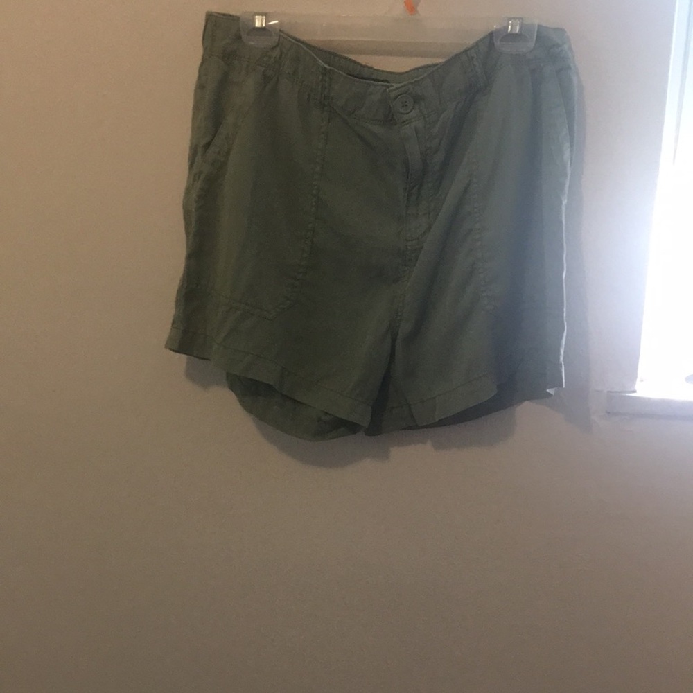 Olive Green Casual High-Waist Shorts